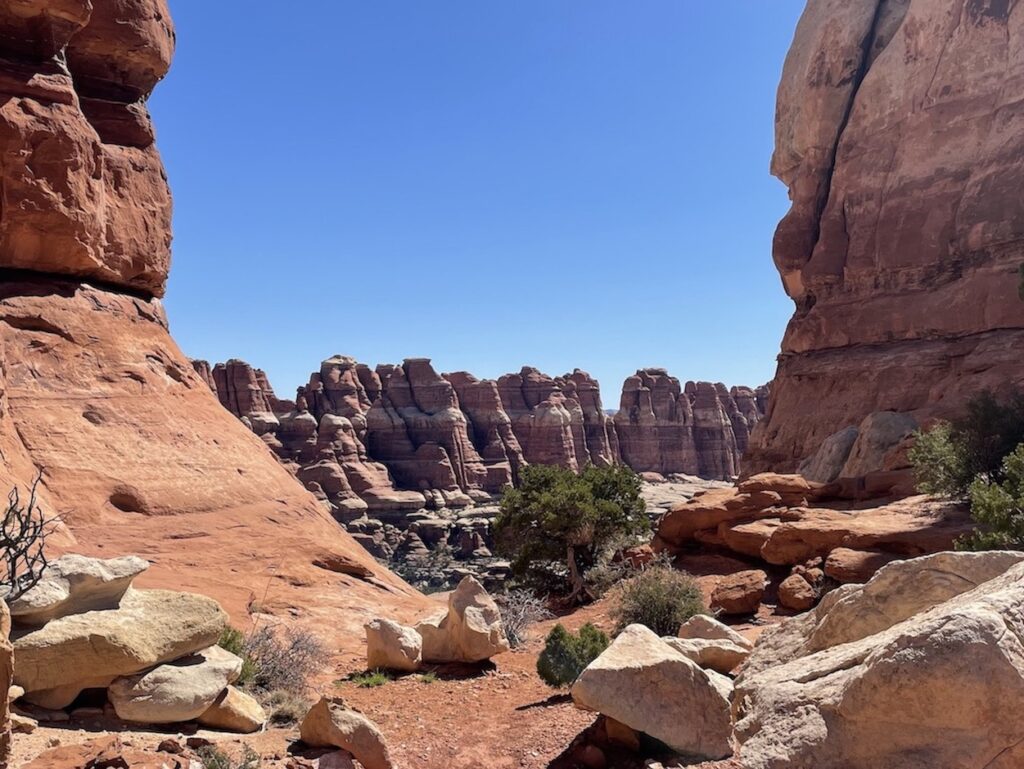 Chesler Park Viewpoint hike Canyonlands