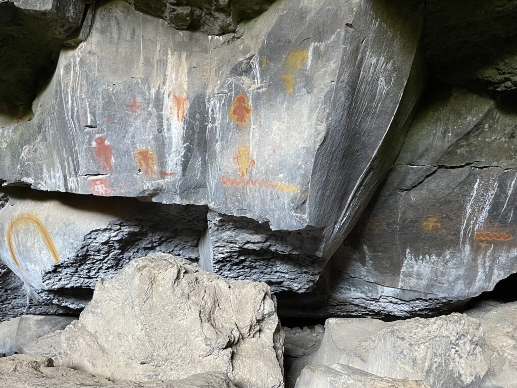 Finding Paiute Cave pictographs
