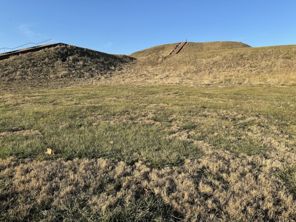 Monks Mound Cahokia St Louis